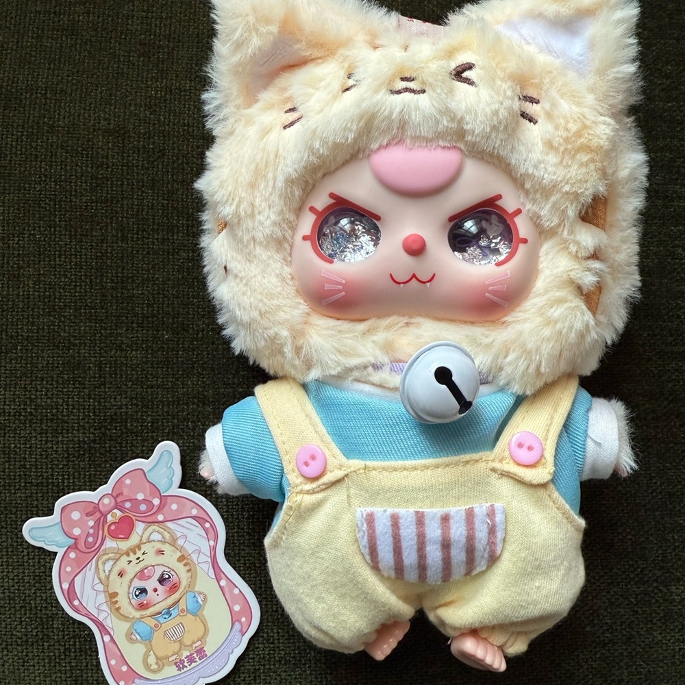 Kitten Wardrobe…Baby Three with special glitter/liquid eyes!